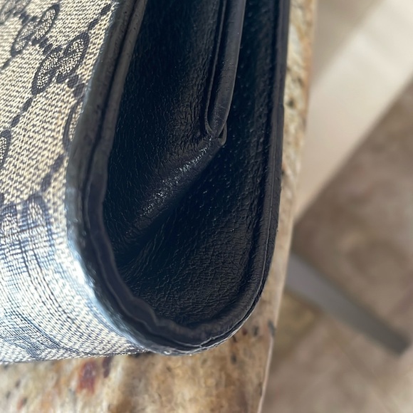 Authentic Gucci GG Supreme Leather Shoulder Bag/ Crossbody Bag. - Picture 7 of 17